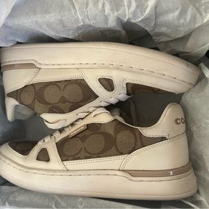Coach Women’s Clip Court Low Top Sneaker In Signature Canvas
